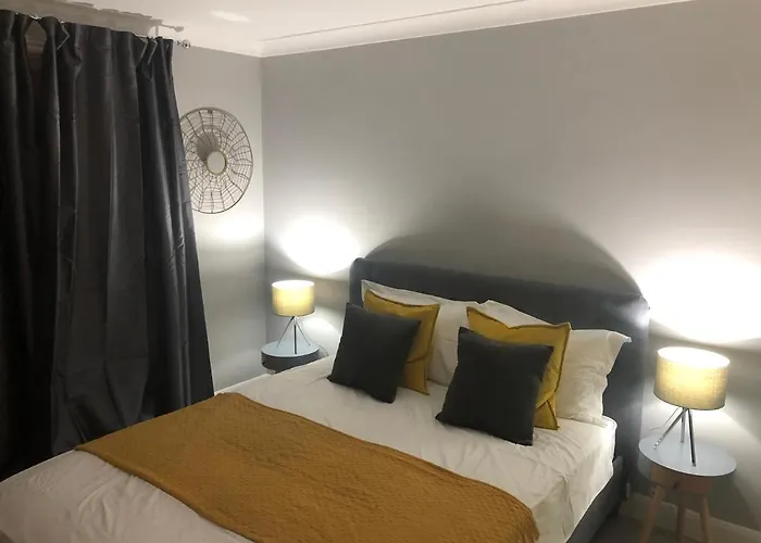 Adam And Eve Street Apartment