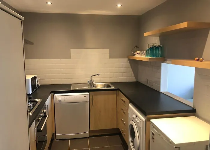 Adam And Eve Street Apartment